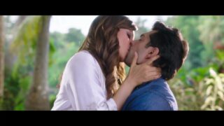 Bipasha Basu – Hot Kissing Scene